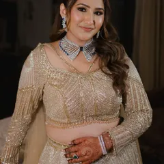 A stunning golden sangeet look. I'll teach you how to work with shimmery outfits and create a makeup look that is glamorous yet sophisticated.