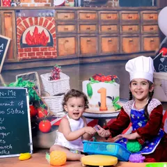 A fun sibling photoshoot with our 'Little Chef' pizzeria theme. We love including older brothers and sisters in the fun.