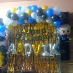 Yeh Boss Baby theme mein ek simple decoration hai. Ismein humne golden foil curtain ke upar balloon arch, 'Happy Birthday' banner, aur naam ke foil letters lagaye hain.