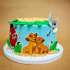 I wish I had a Hakuna Matata life! This Lion King cake features young Simba and Nala, with Timon and Pumbaa making an appearance. The edible sand and leaf details complete the Pride Lands look.