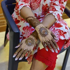 A unique design with a colored lotus mandala. Adding a pop of color can be a fun way to match your mehendi to your outfit.