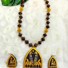 This elegant necklace features a horse motif, reminiscent of temple architecture. The combination of black and gold gives it a sophisticated and timeless appeal, perfect for pairing with silk sarees.