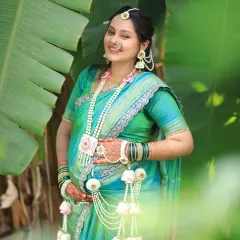 Celebrating the beautiful journey of motherhood. This expecting mother looks serene in our bespoke floral set for her dohale jevan. We use only the gentlest organic flowers, ensuring they are safe and comfortable for the mom-to-be.