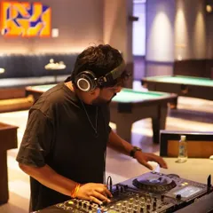 Another angle from my performance at the DLF Camellias. The setting, with its pool tables and lounge seating, called for a cool, sophisticated soundtrack.