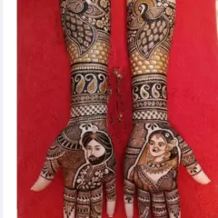 This custom bridal mehendi features detailed portraits of a Sikh couple, complete with the groom's turban and the bride's jewelry, making it truly personal.