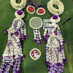Along with the kalire, I created a custom 'Maa' brooch from fresh flowers for this mom-to-be to wear in her hair during her baby shower.