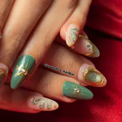 An artistic and elegant set in shades of green and gold. This design features a mix of solid color, abstract patterns, and gold detailing with rhinestone accents for a luxurious finish.