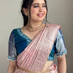 Payal's happy smile shows how comfortable and beautiful she feels in this traditional South Indian look.