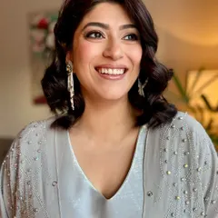 A beautiful smile from my client before she heads to the awards. Her makeup is designed to look elegant and last all night, ensuring she feels confident from the red carpet to the after party.