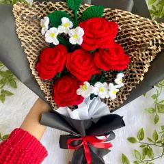 There is something so classic and romantic about red roses. This bouquet, with deep red roses and tiny white accent flowers, is wrapped in elegant black paper with a red ribbon. It’s a timeless gift that I love making for anniversaries and special moments.