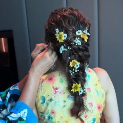 Another angle of the beautiful Haldi braid, perfect inspiration for brides who want a unique and fresh hairstyle.