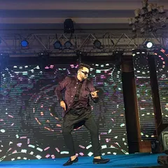 Capturing that perfect moment on stage during a Sangeet performance. Dressed in a custom Indo-western outfit, I bring a modern Bollywood style that gets the whole room nodding along.