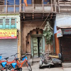 A moment frozen in time. A classic scooter and our modern cycles parked in front of a traditional haveli in Old Delhi perfectly capture the blend of past and present that defines our Shahjahan Tour.