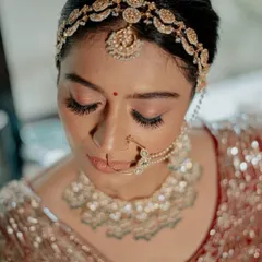A detailed look at the eye makeup for my sundowner phera bride. I used soft, shimmery eyeshadows to create a romantic and ethereal effect, paired with long, fluttery lashes for that wide-eyed look.
