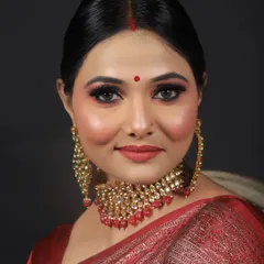 This is a timeless look for a reception or traditional function. I paired a classic red saree with glowing skin, a sharp winged eyeliner, a red bindi, and a soft red lip for an elegant and sophisticated finish.
