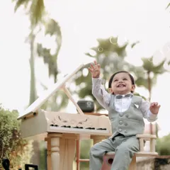 A little musician lost in a world of bubbles and melody. I use props like this miniature piano to spark a child's imagination, resulting in magical, candid photos filled with wonder.