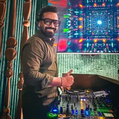 A thumbs up for good vibes and great music. In the zone at Dusk Lounge, with the lights flashing and the crowd moving, this is where I feel most at home. I’m here to turn up the volume and make sure you leave your worries behind.