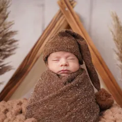 I love bringing creative newborn themes to life, like this cozy little camper setup. Using soft, natural textures and props, I ensure your baby is safe and comfortable while we create a magical, storybook portrait.