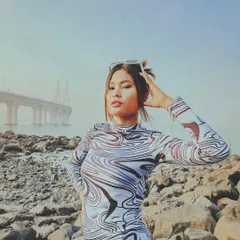 Another look from the fashion shoot by the sea. This shot demonstrates how I direct models to create compelling compositions that feel both natural and aspirational, perfect for social media and brand lookbooks.