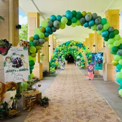 For this jungle safari party, I created a complete balloon tunnel entrance, making guests feel like they are stepping into a wild adventure. The decor includes themed welcome signs and life-size animal props.