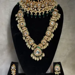 Set B-20 offers a classic look with a polki choker and a matching long necklace. This rental even comes with two earring options to customize your look.