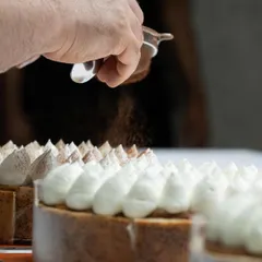 Chef Karim Bourgi adding the final dusting of cocoa to his signature Tiramisu creation during his exclusive masterclass at Lavonne.