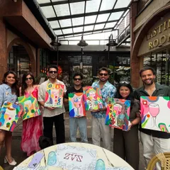 Nothing beats a paint party with friends to celebrate a special day. Here’s a fun group I hosted for a birthday at Saz on the beach in Mumbai. Everyone left with their own unique masterpiece and lots of happy memories.