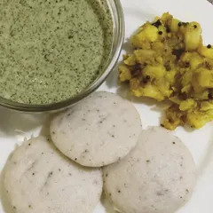 For a light and energetic meal, I made this Sama ka Chawal (Barnyard Millet) idli with coconut mint chutney. Millets are easy to digest and a great source of energy, perfect for a healthy, sedentary lifestyle.