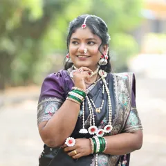 A close-up view of the delicate halwyache dagine and the traditional Maharashtrian nath.