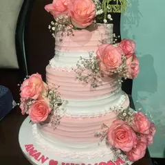 This three-tiered anniversary cake combines classic elegance with natural beauty. I decorated the eggless cake with soft pink and white frosting and adorned it with fresh, fragrant roses, creating a romantic and sophisticated look for a very special day.