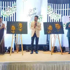 A moment of gratitude on stage after revealing two glitter portraits for a double 25th-anniversary celebration. Seeing the happy couples standing next to their artwork is an amazing feeling.