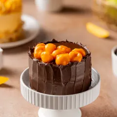 Rich, juicy, and chocolaty. This Mango Chocolate Bento Cake combines the tropical sweetness of mango with the deep flavor of chocolate for a truly indulgent treat.