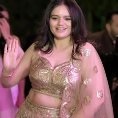 A candid shot of her dancing the night away. The HD makeup ensures she looks flawless even in action shots.