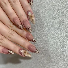 For a look that's both fierce and delicate, I hand-painted this leopard print on sharp, stiletto-shaped gel extensions. The design is balanced with a beautiful, sculpted 3D acrylic flower on the accent nail.