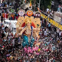A shower of confetti over the Chinchpoklicha Chintamani procession. I focus on capturing these moments of pure joy and celebration that erupt spontaneously in the crowd.