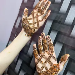 A striking design that uses a 'jaal' or net pattern to create a modern, web-like effect. The floral border at the wrist adds a soft, traditional touch to the geometric look.