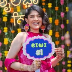 Sangeet queen alert! Shailiza wanted to look like herself, and her natural, airbrushed makeup stayed flawless all day long as she rocked the dance floor in this stunning pink Punjabi suit.