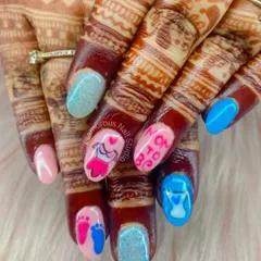 The perfect "Mom to Be" manicure. We love creating personalized nails for special announcements, like this set with baby-themed art, an hourglass, and a mix of soft pinks and blues.