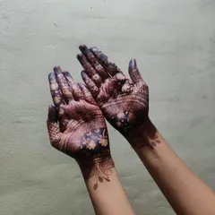 This is the kind of stunning, dark henna stain you can expect from my 100% organic paste and proper aftercare. The deep maroon color makes the intricate floral design truly pop.
