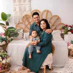 Our versatile boho setup, styled with deep green and floral accents. This theme provides a rich, natural backdrop that complements a wide range of outfits.