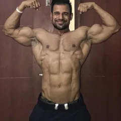 Thodi bahut mehnat to humne bhi ki hai. I believe a coach must lead from the front. This is the condition I maintain because I live by the same principles of discipline and natural muscle gain that I teach my clients.