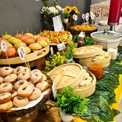 A fun and vibrant grazing table I designed for a lion-themed kids' birthday party. The menu was filled with kid-friendly favorites like mini pizzas, sliders, donuts, and steamed momos, all presented in a playful style.