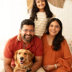 Your family is growing, and everyone is part of the story. I love capturing these happy moments with the whole family, including older siblings and even your beloved pets, for a complete family maternity portrait.