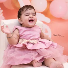 Pure, unrestrained laughter is the best part of any first birthday shoot. This little one is having the time of her life celebrating turning one.