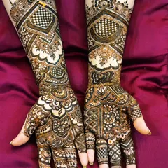 I love the precision of Pakistani mehendi. This design features fine lines, intricate checkerboard patterns, and bold shapes for a stunningly detailed look that extends up the arm.