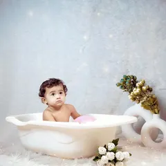 A simple and sweet bathtub session. These shoots are full of splashes and smiles, perfect for capturing the playful nature of a sitter-age baby.