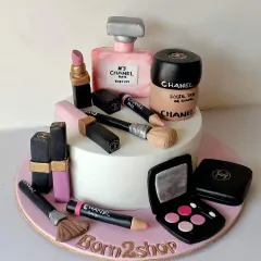 This angle of the makeup cake shows the "Born2Shop" message on the board. It's these little personal touches that make a custom cake extra special for the person celebrating.