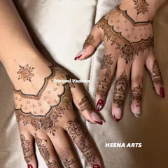 A stylish and modern design on the back of the hands, featuring a scalloped border and floral motifs.