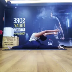 A side-bending variation of Hanumanasana (Full Split). Adding a lateral stretch to this deep hip opener intensifies the pose and targets the side body.