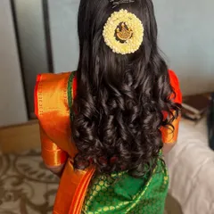 Neatly done hair, neatly done flower. This half-up, half-down style with classic curls is perfected with a jasmine hair accessory, inspired by the talented Vinyasa Hippla.